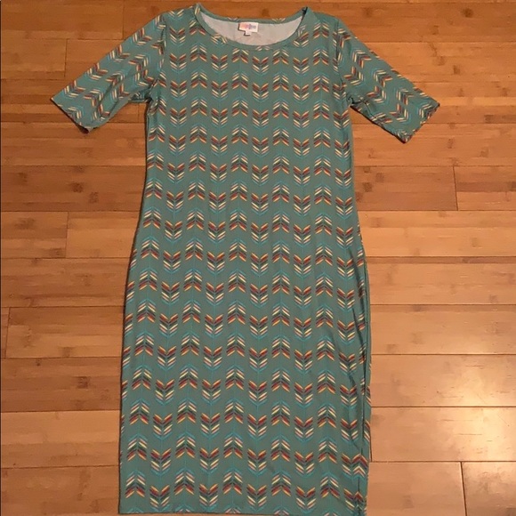 LulaRoe Julia Medium - Picture 1 of 3